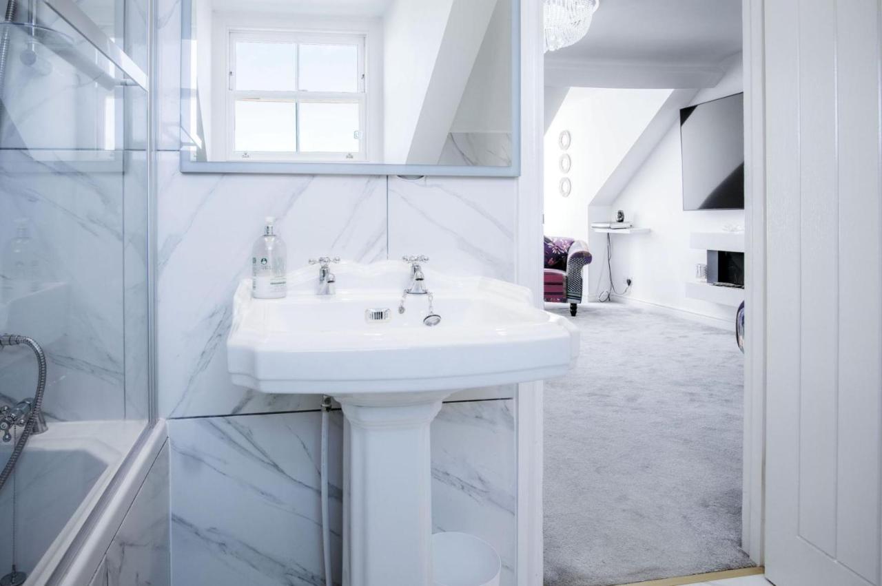 The Penthouse - Luxury 1 Bed - Panorama - Тенби Екстериор снимка