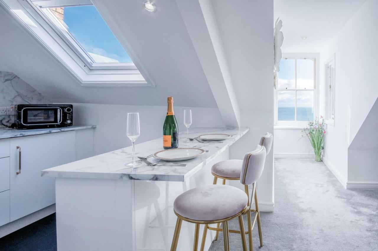 The Penthouse - Luxury 1 Bed - Panorama - Тенби Екстериор снимка